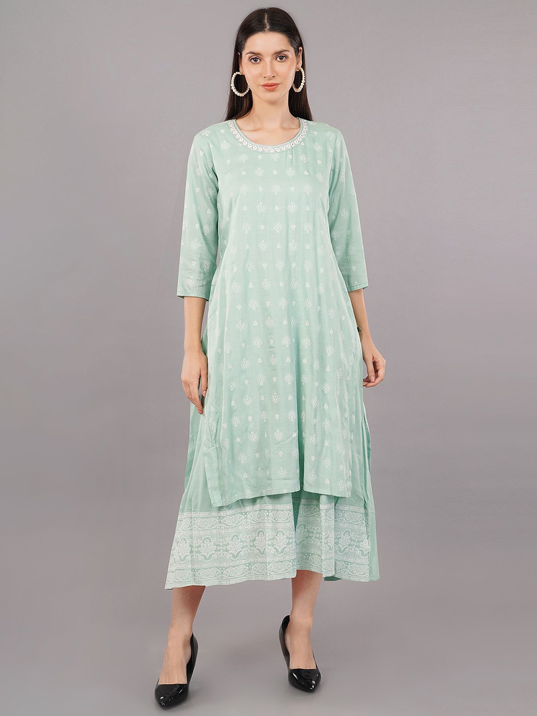 

Avaasa Buy Shruthi Floral Printed A-Line Kurta, Green