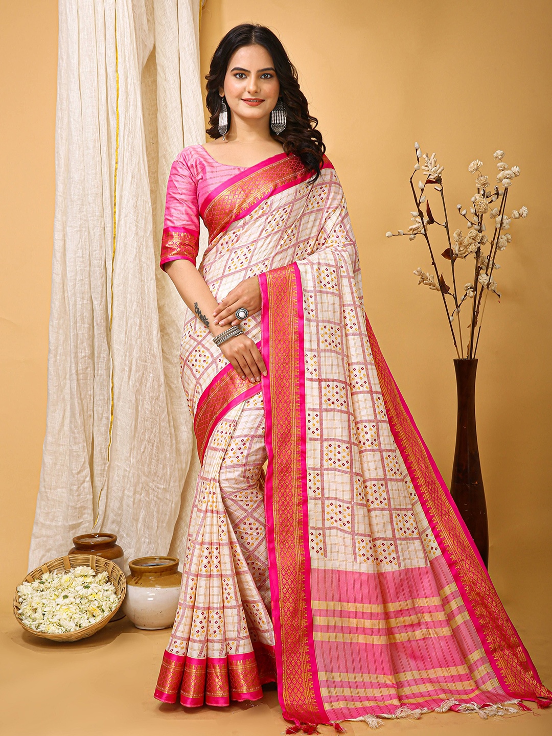 

Kriyansh Checked Zari Woven Design Saree, White