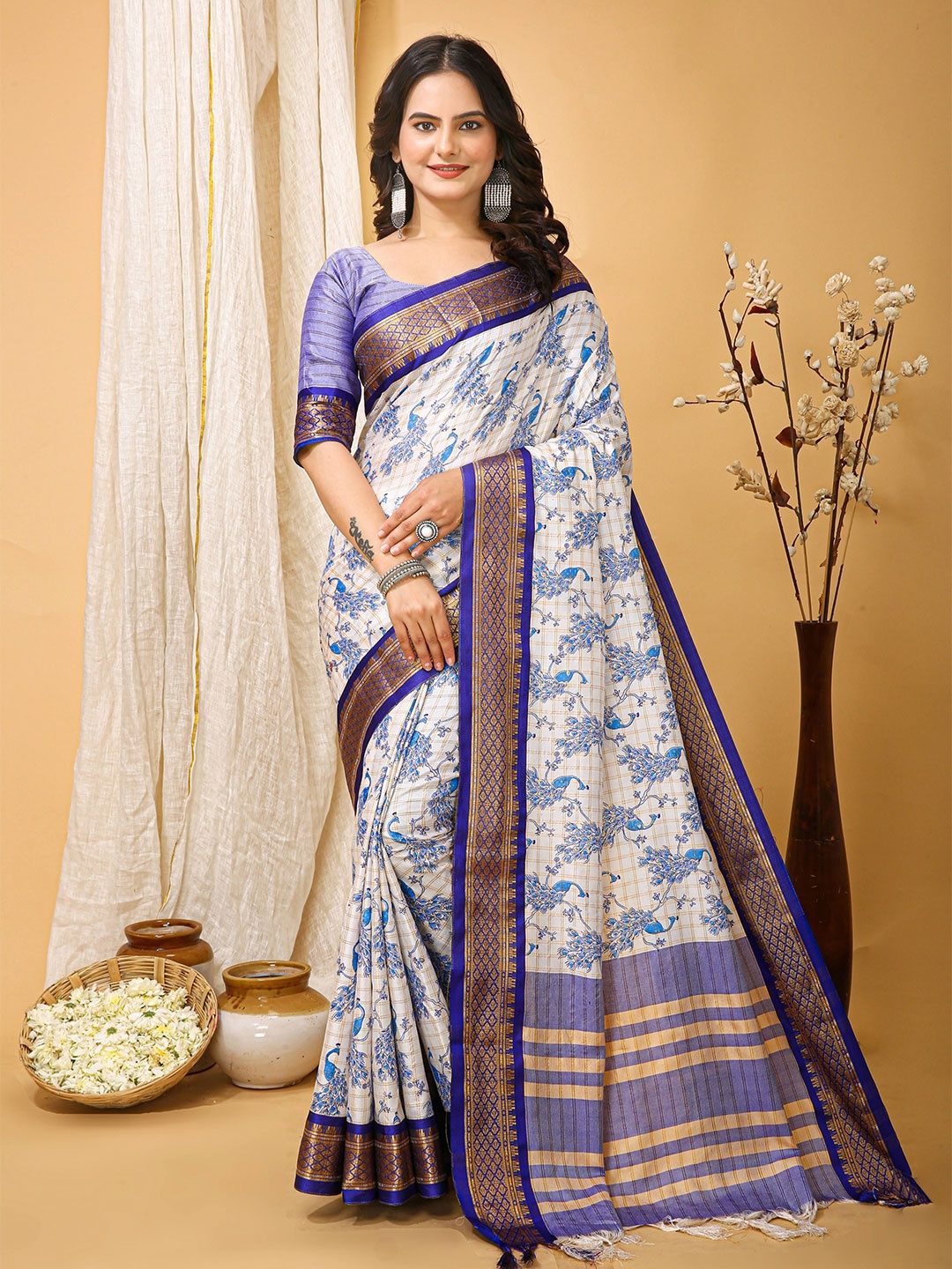 

bansari textiles Floral Printed Saree, Purple