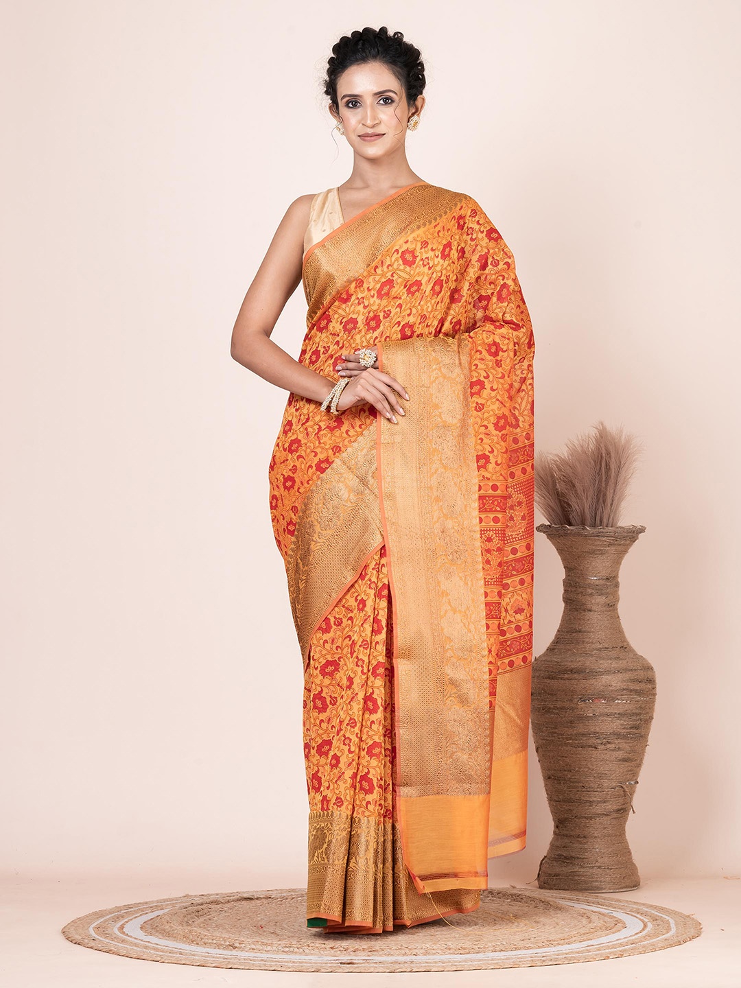 

VIBHAVARI Floral Zari Silk Cotton Saree, Orange