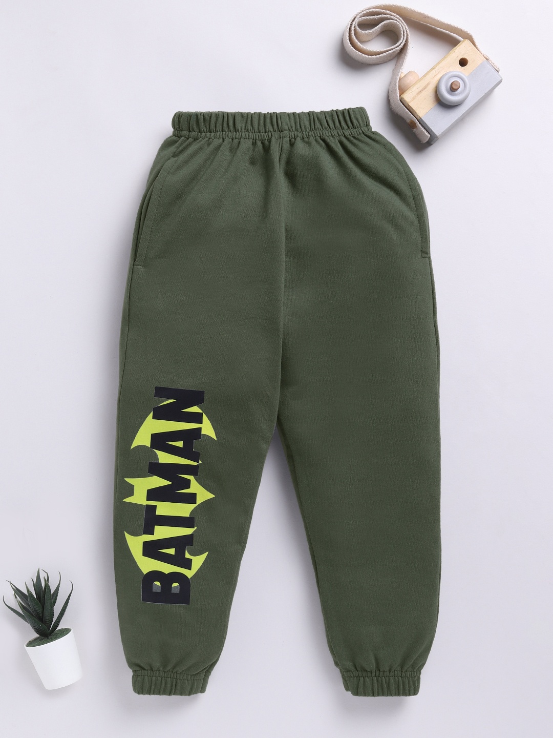 

YK X Minute Mirth Boys Batman Printed Mid-Rise Joggers, Green