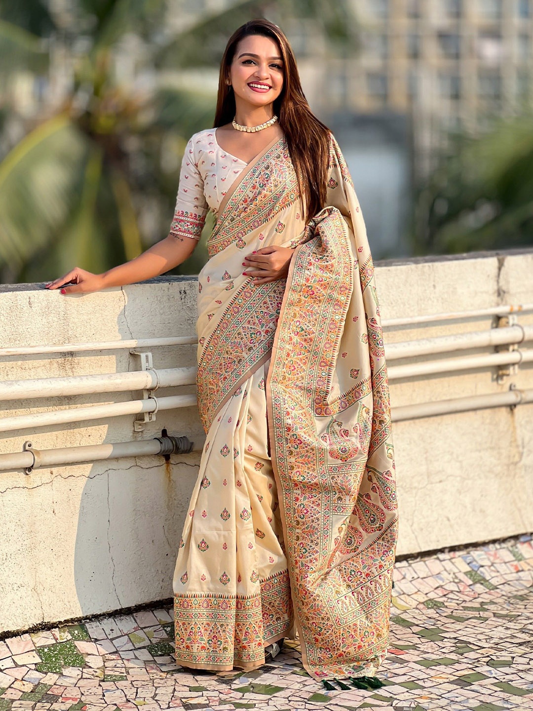 

KSM PRINTS Floral Zari Silk Blend Saree, Beige