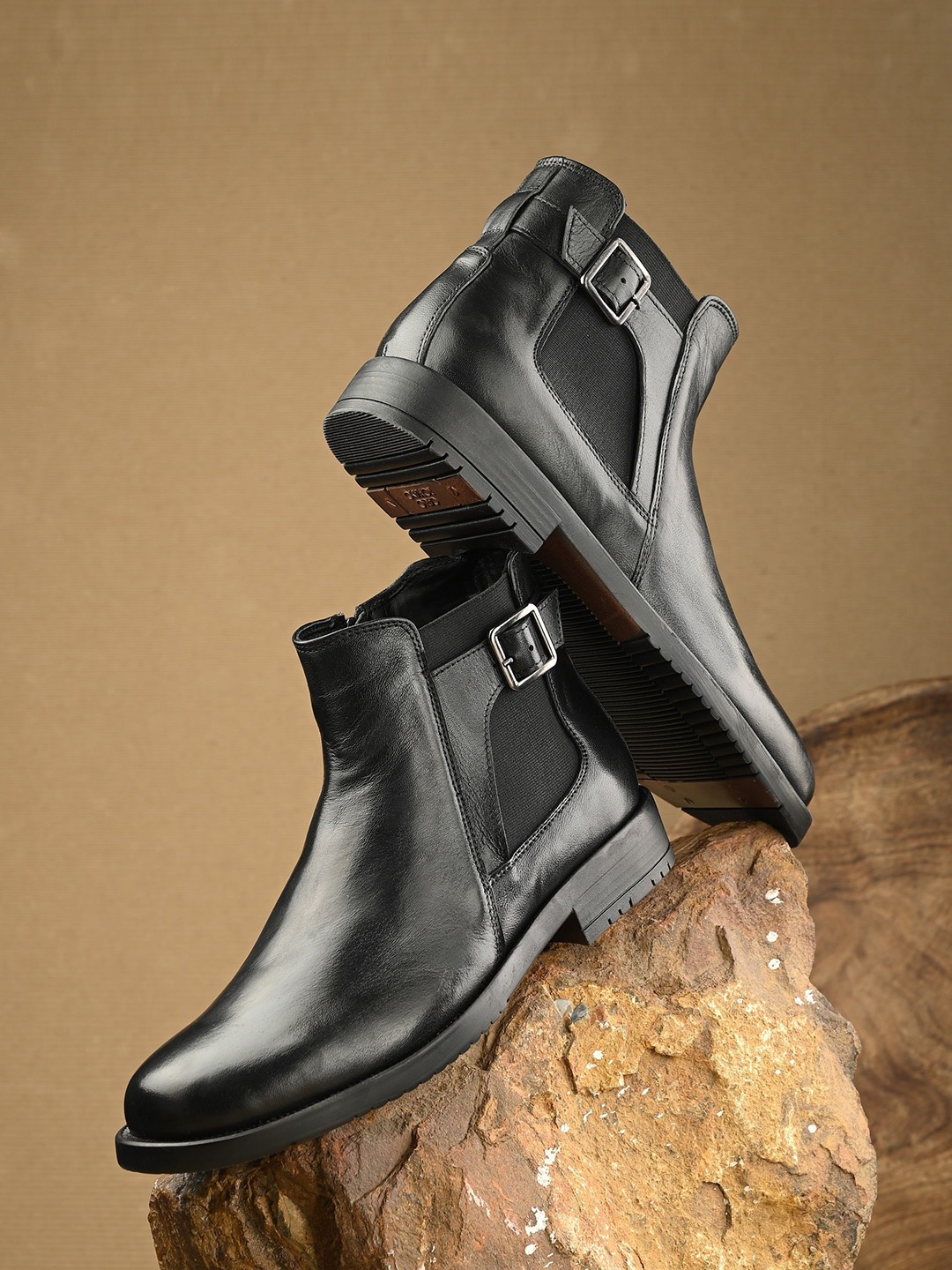 

CARLO ROMANO Men Textured Casual Chelsa Boots, Black