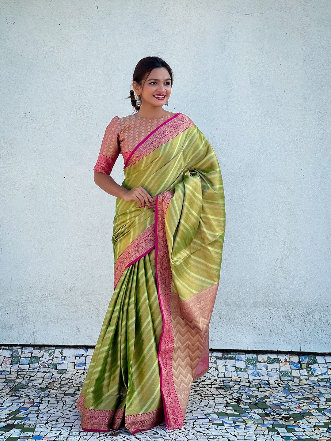 

KSM PRINTS Woven Design Zari Tissue Saree, Green