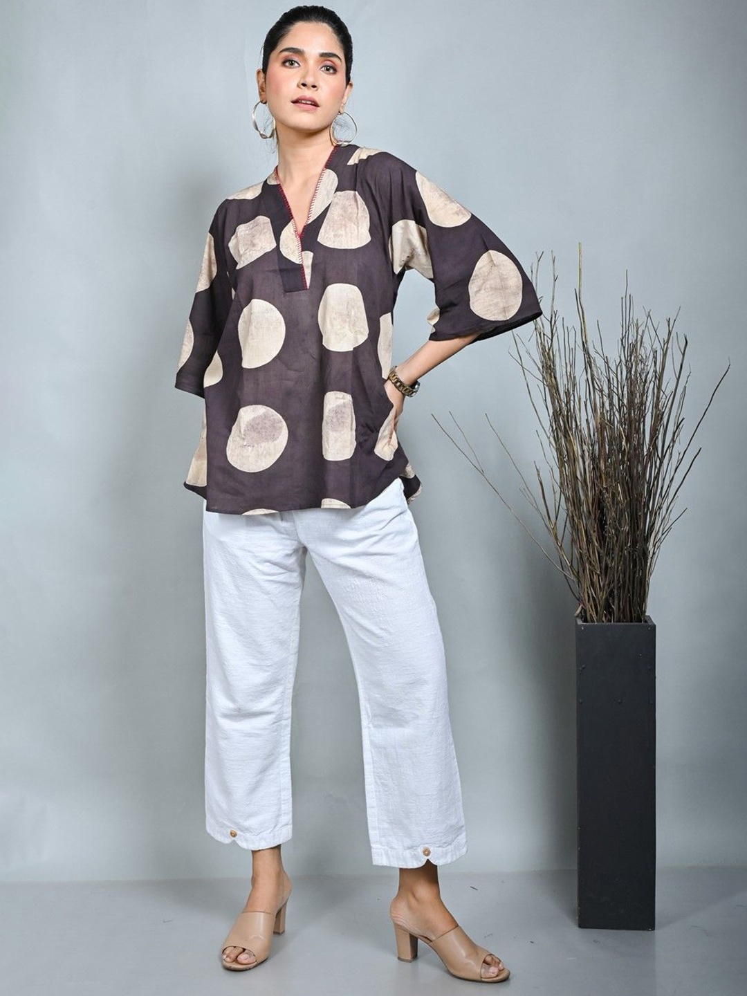 

Earthwear Polka Dot Printed Regular Cotton Straight Kurti, Black