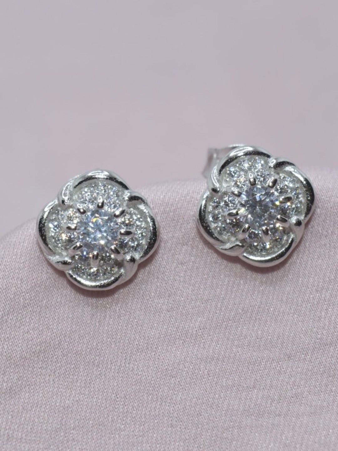 

Luxevogue Contemporary Studs Earrings, White