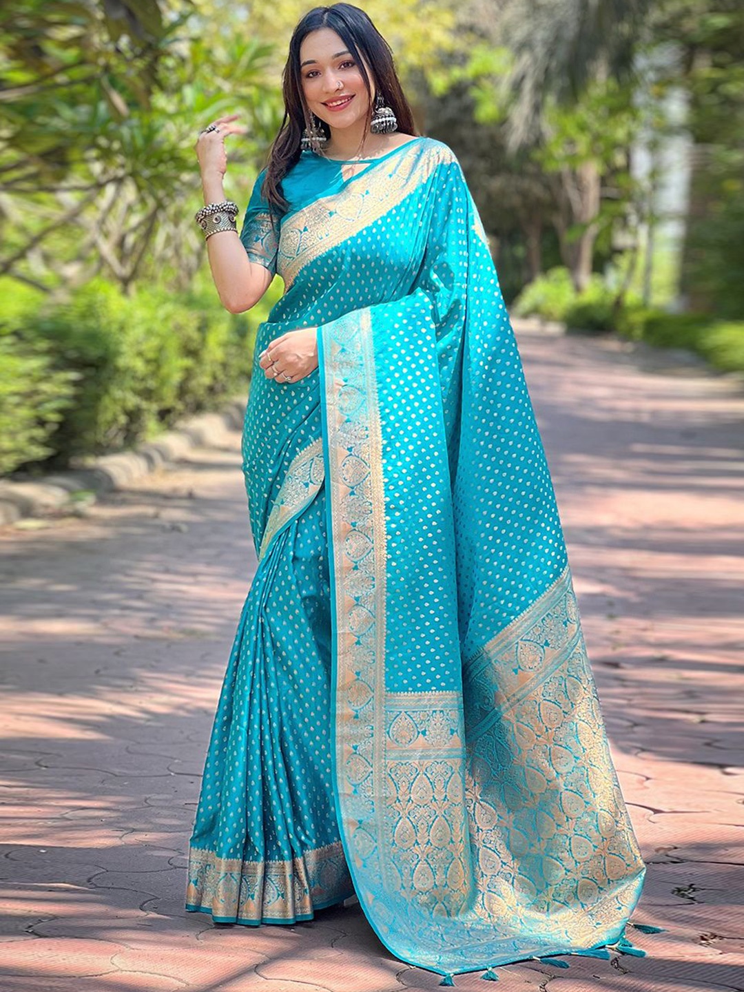 

DEVATITHI Ethnic Motifs Zari Silk Blend Banarasi Saree, Blue