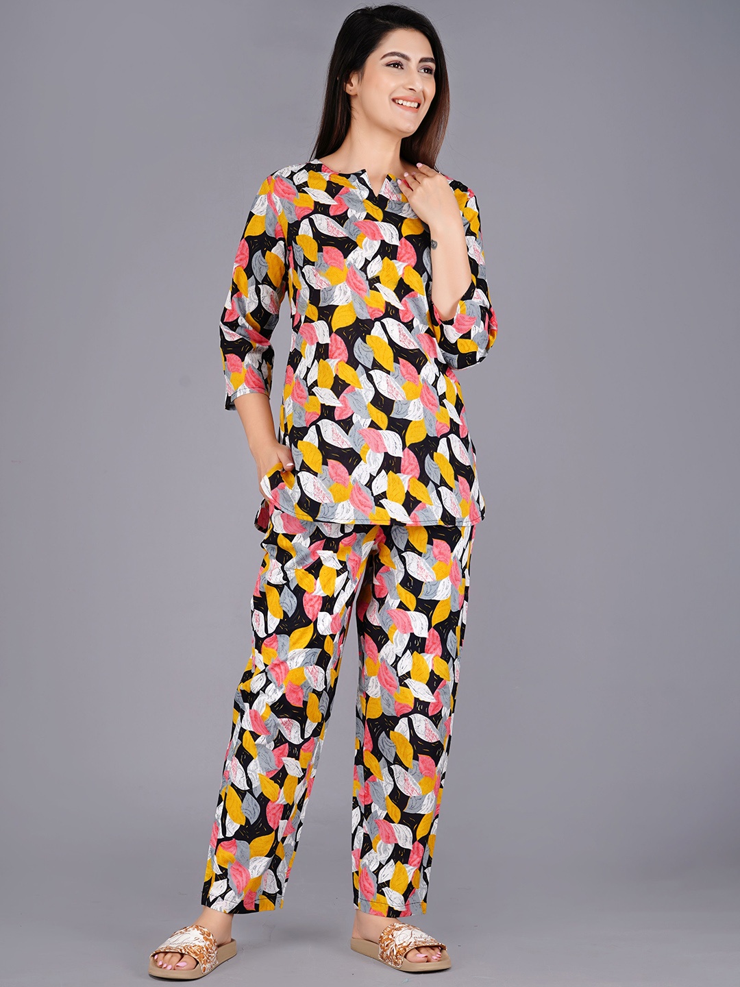 

MISS REKHA Women Printed Night suit, Black