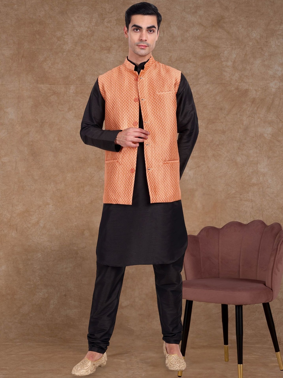 

Skavij Men Kurta Pajama Jacket Set, Orange