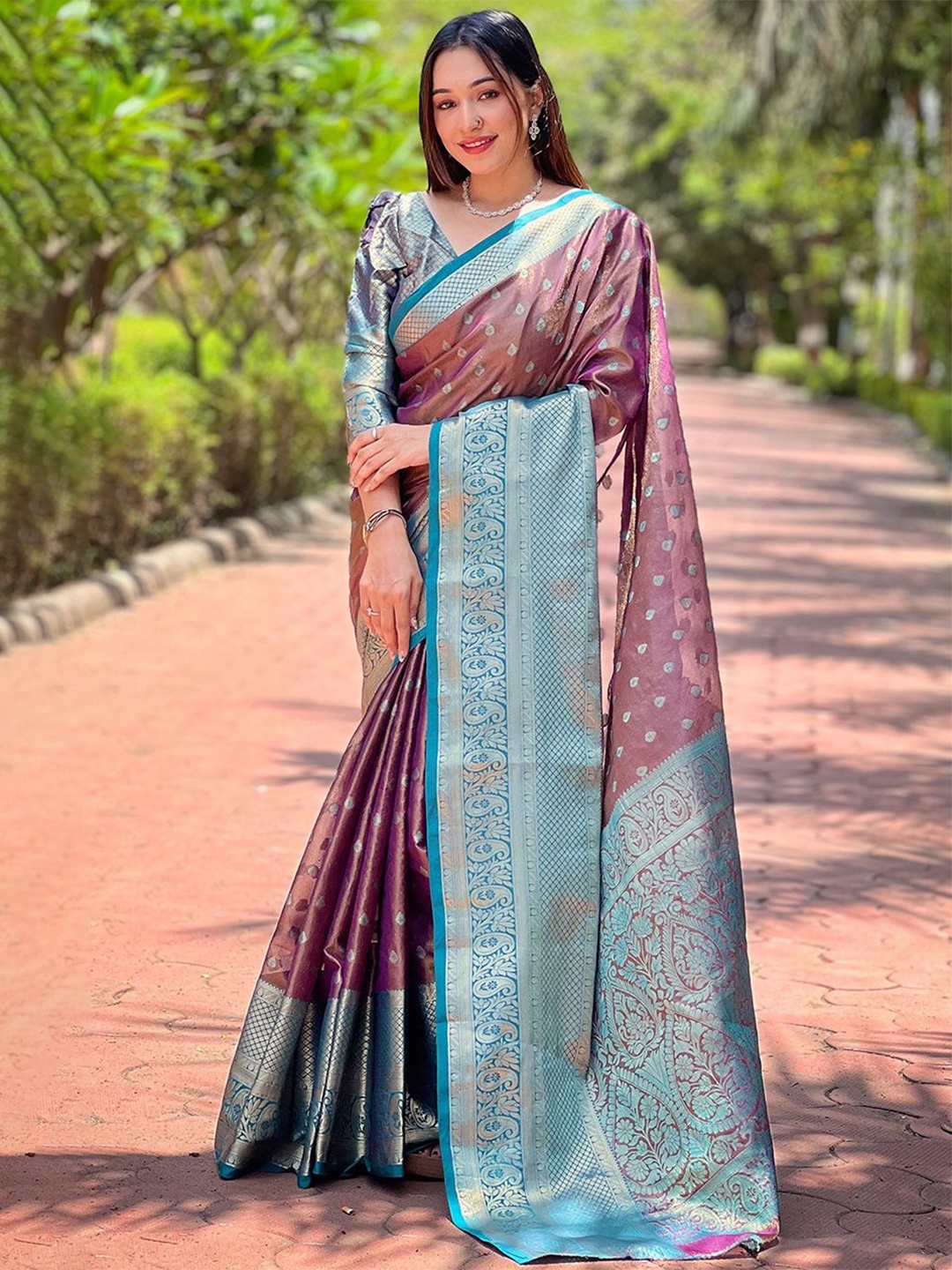 

DEVATITHI Woven Design Zari Silk Blend Kanjeevaram Saree, Purple