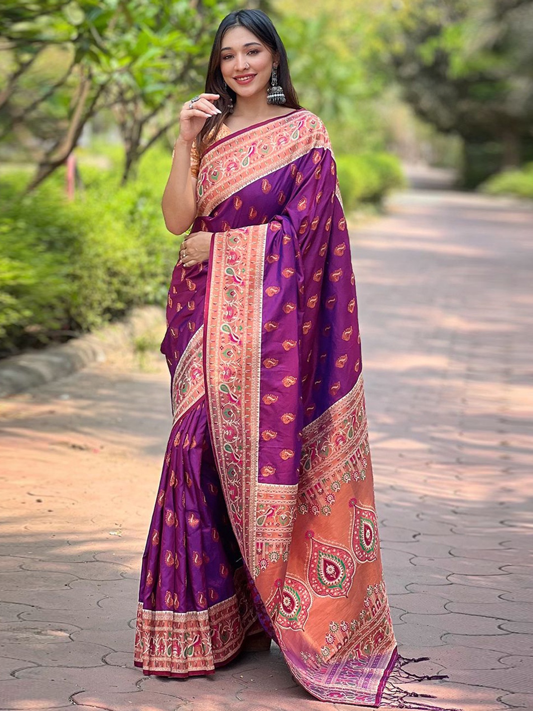 

DEVATITHI Woven Design Zari Silk Blend Paithani Saree, Purple