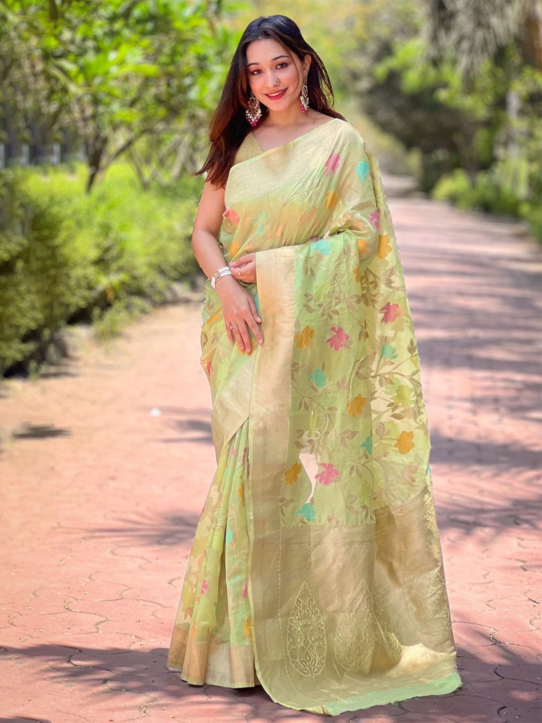 

DEVATITHI Floral Zari Organza Saree, Green