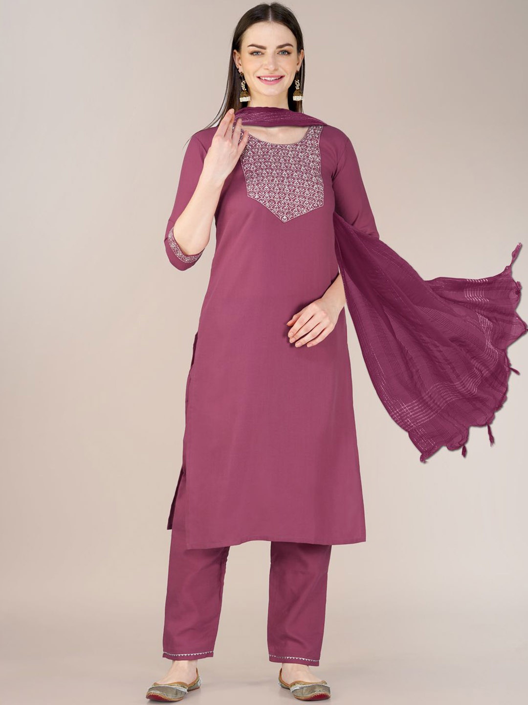 

Riddhi Textile Hub Women Ethnic Motifs Embroidered Regular Thread Work Kurta with Trousers & With Dupatta, Burgundy