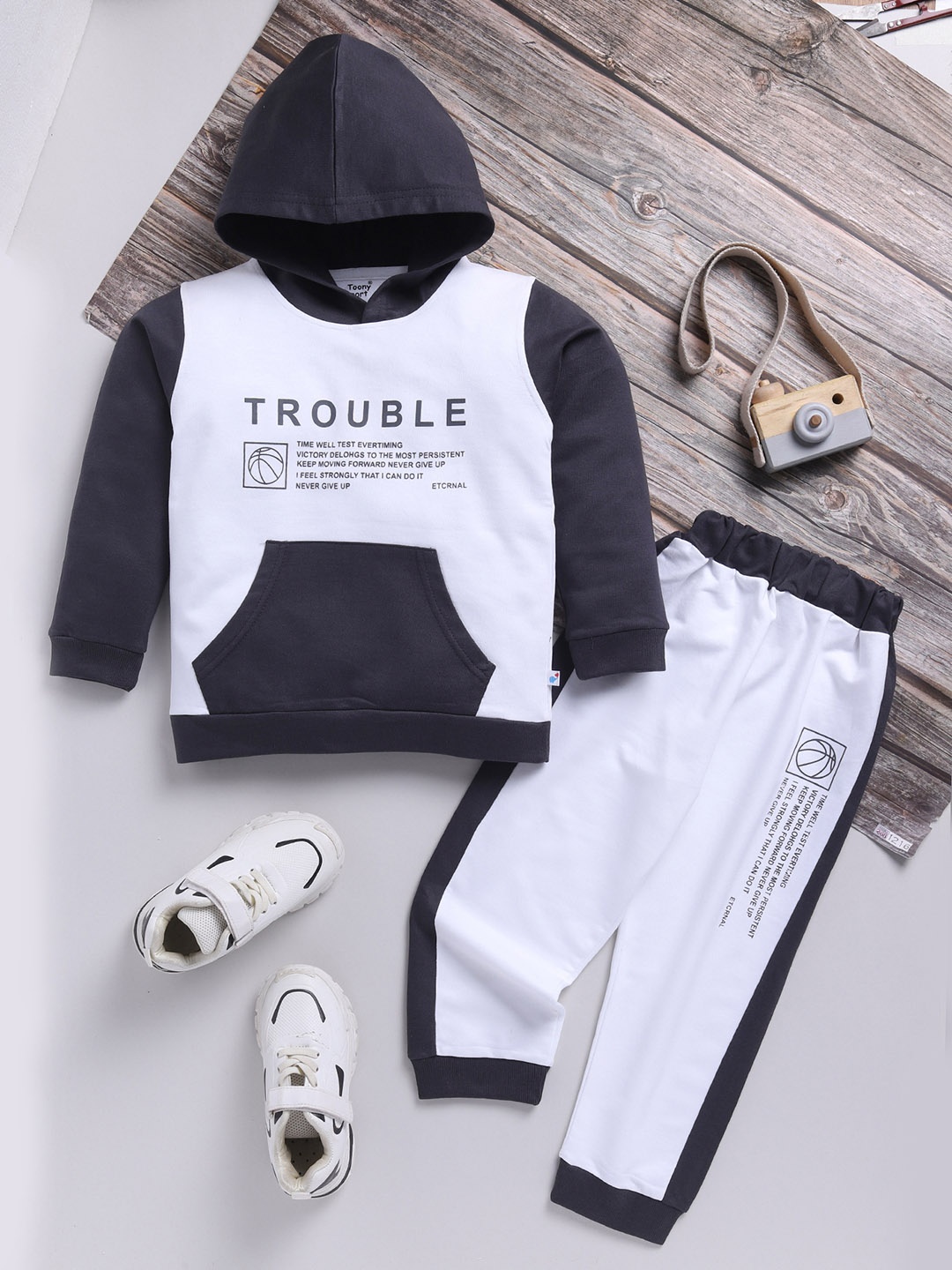

Toonyport Boys Printed T-shirt with Trousers, White