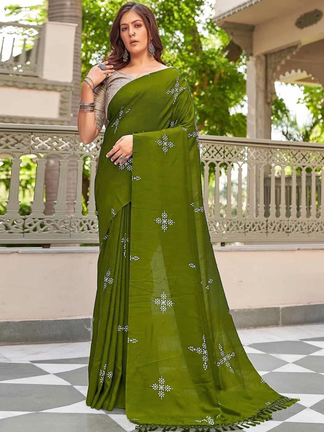 

LADY SHOPI Floral Pure Silk Banarasi Saree, Olive