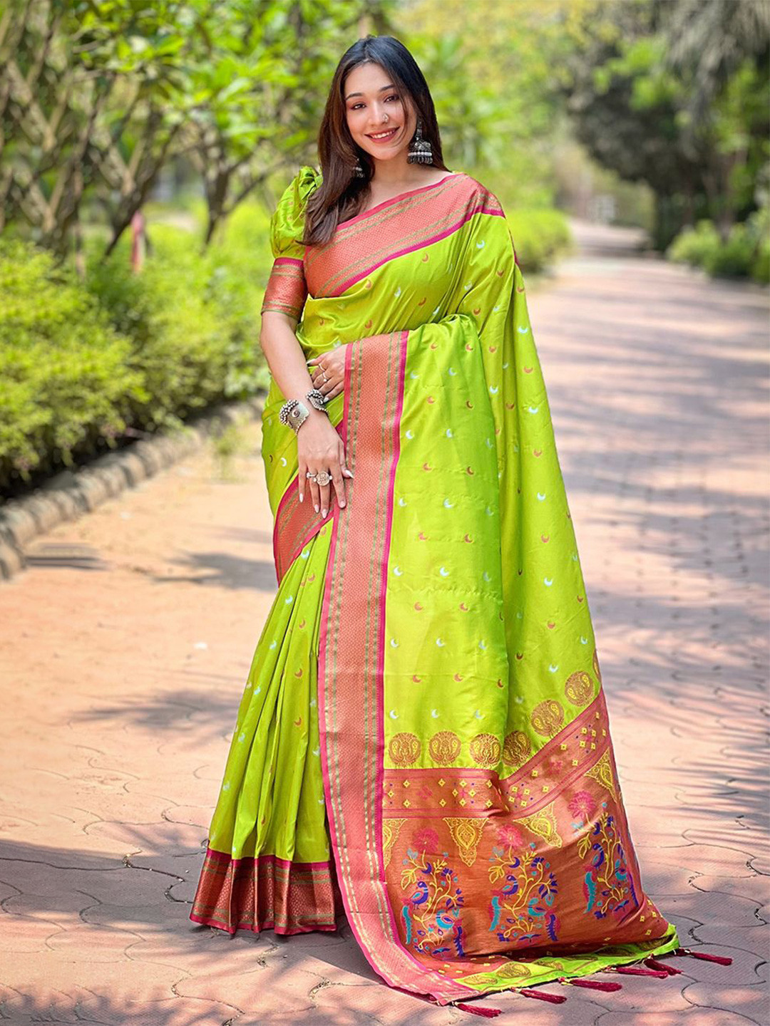 

DEVATITHI Woven Design Zari Silk Blend Paithani Saree, Sea green
