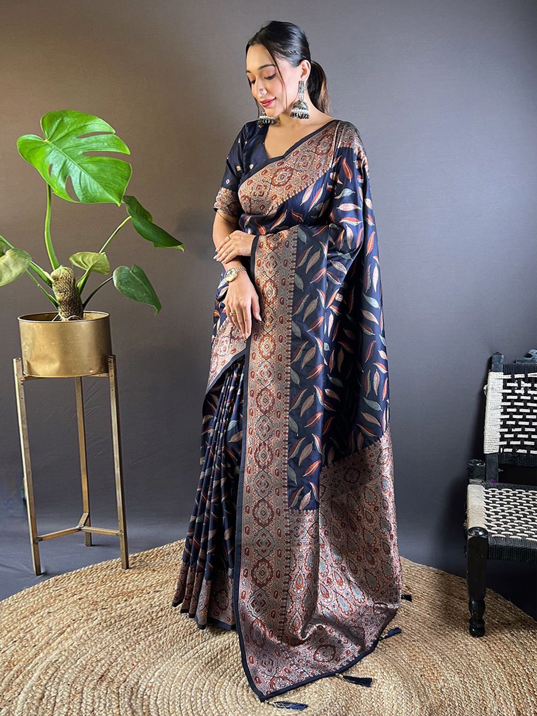

DEVATITHI Woven Design Zari Silk Blend Banarasi Saree, Blue