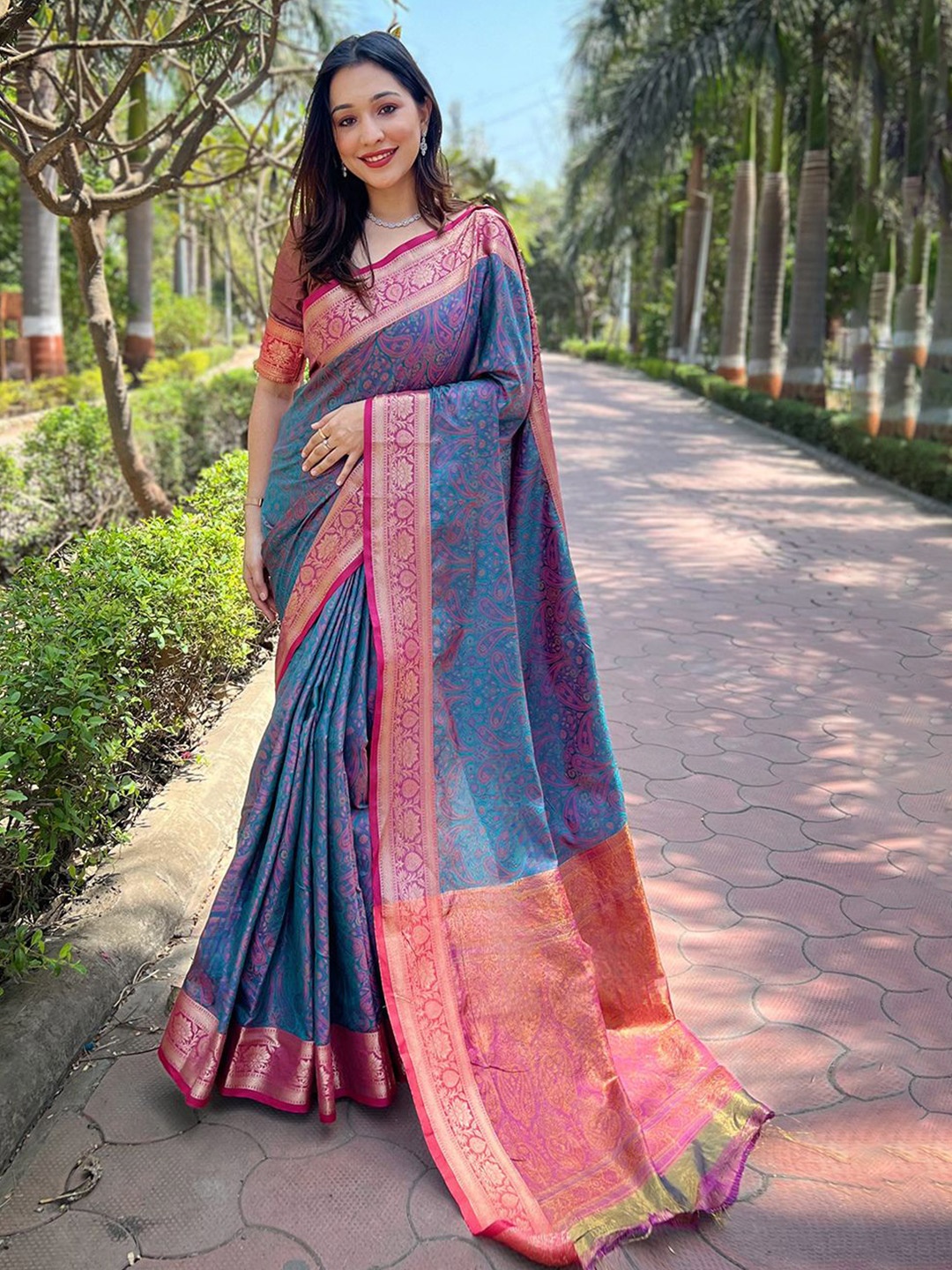

DEVATITHI Woven Design Zari Silk Blend Banarasi Saree, Blue