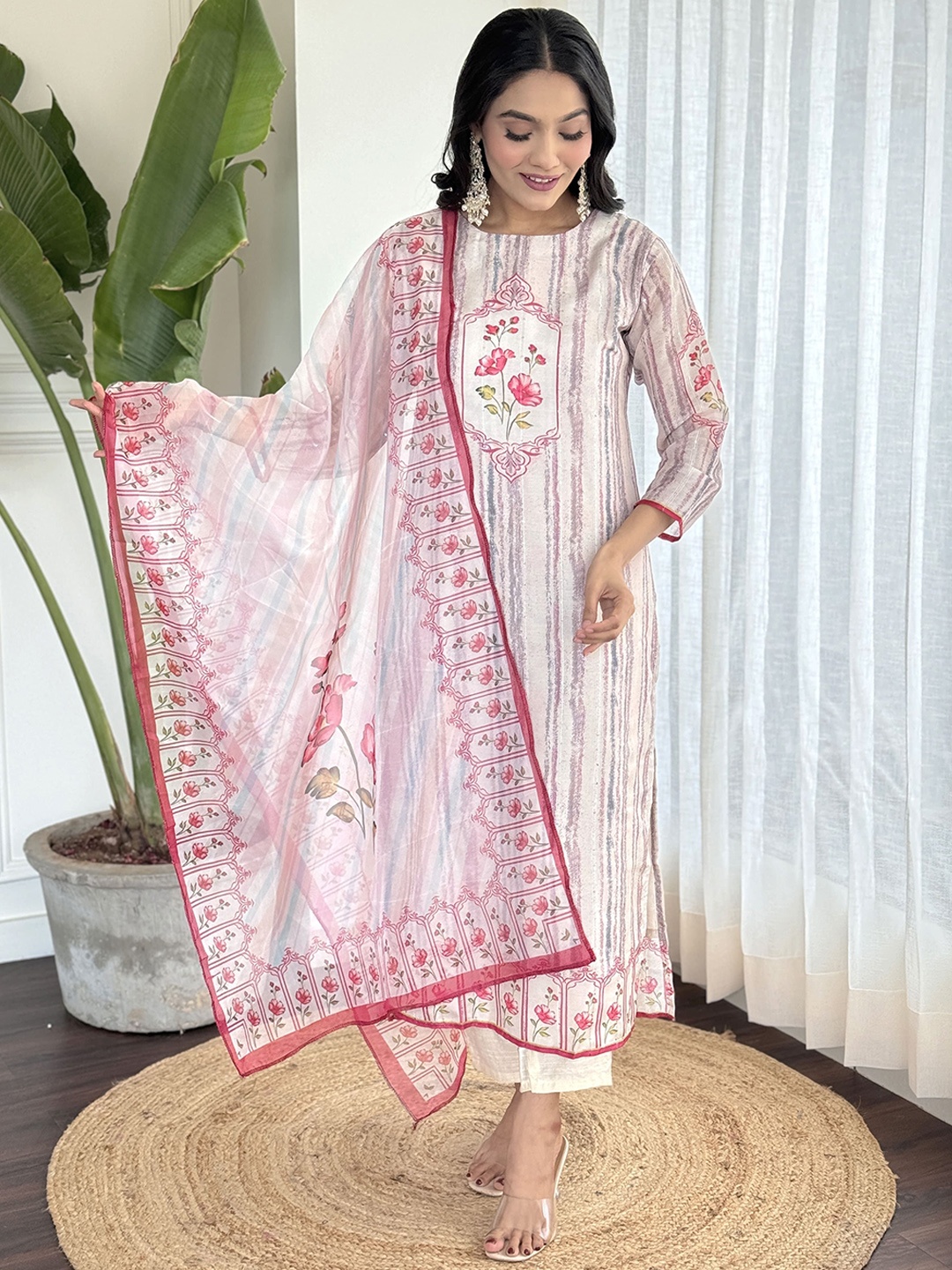 

TWINS LADY Women Ethnic Motifs Printed Regular Thread Work Chanderi Silk Kurta with Trousers & With Dupatta, White