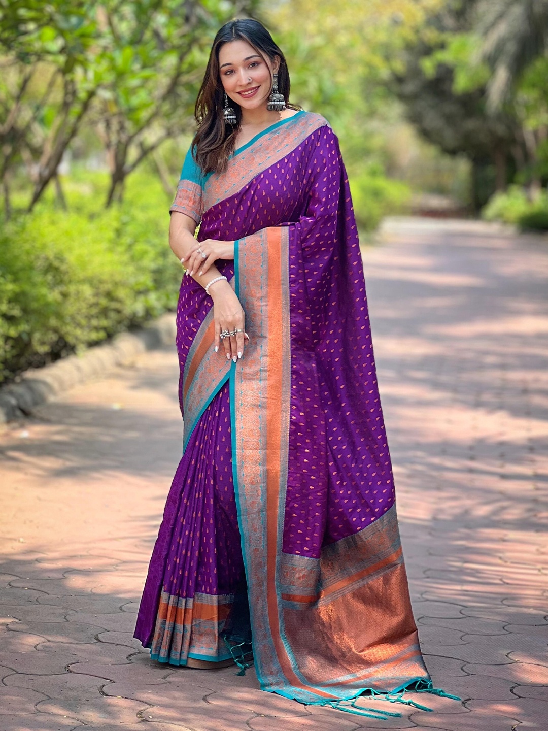 

DEVATITHI Ethnic Motifs Zari Silk Blend Paithani Saree, Purple