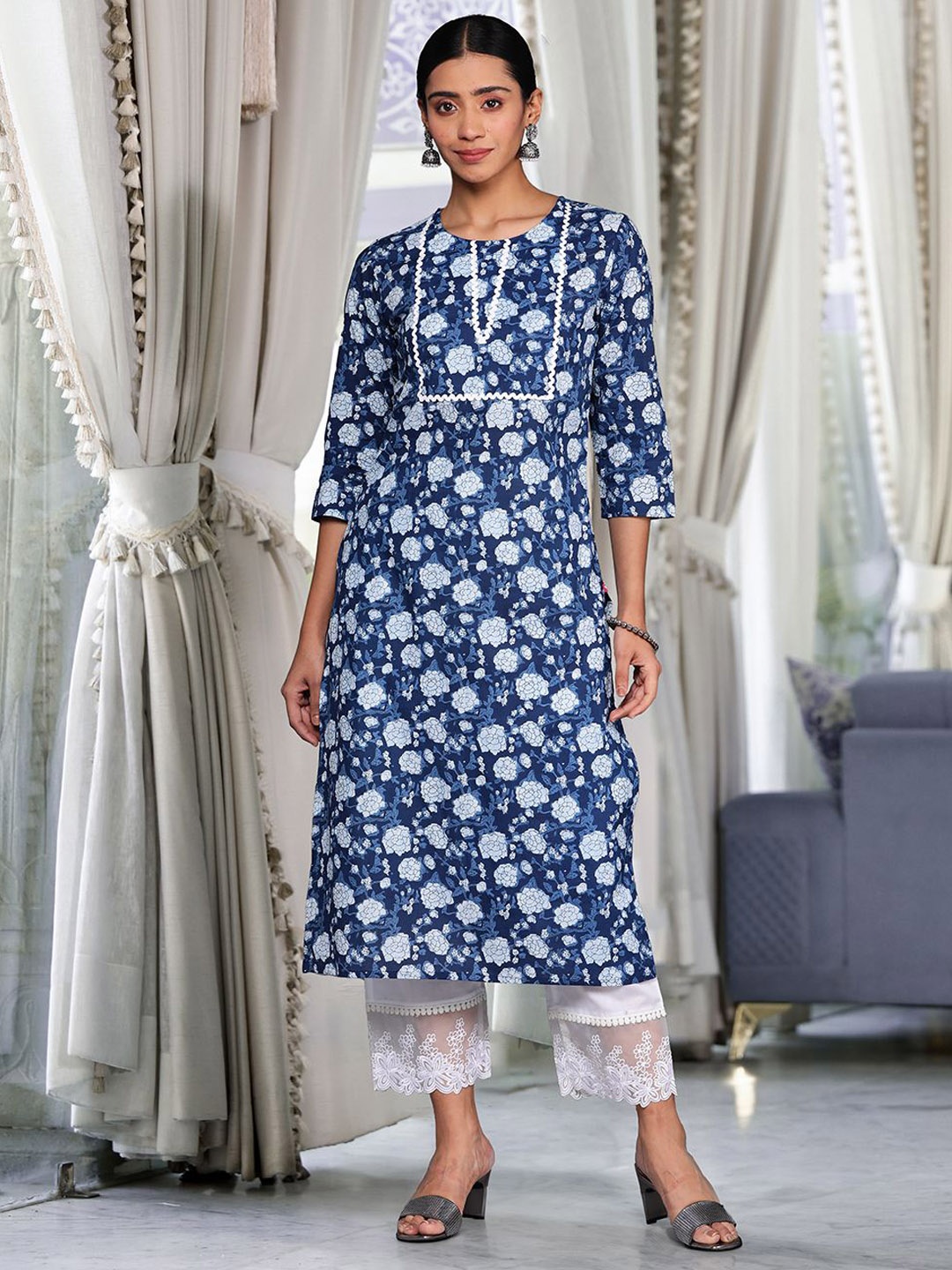 

Varanga Floral Printed Round Neck Cotton Straight Kurta, Navy blue