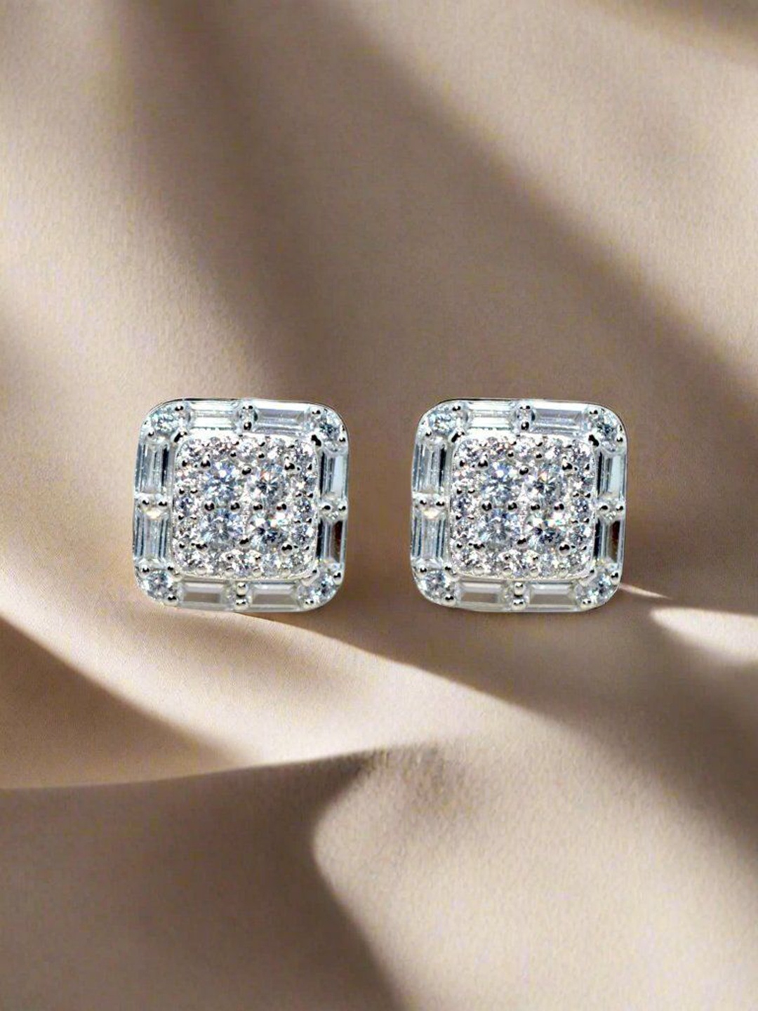

Luxevogue Contemporary Studs Earrings, White