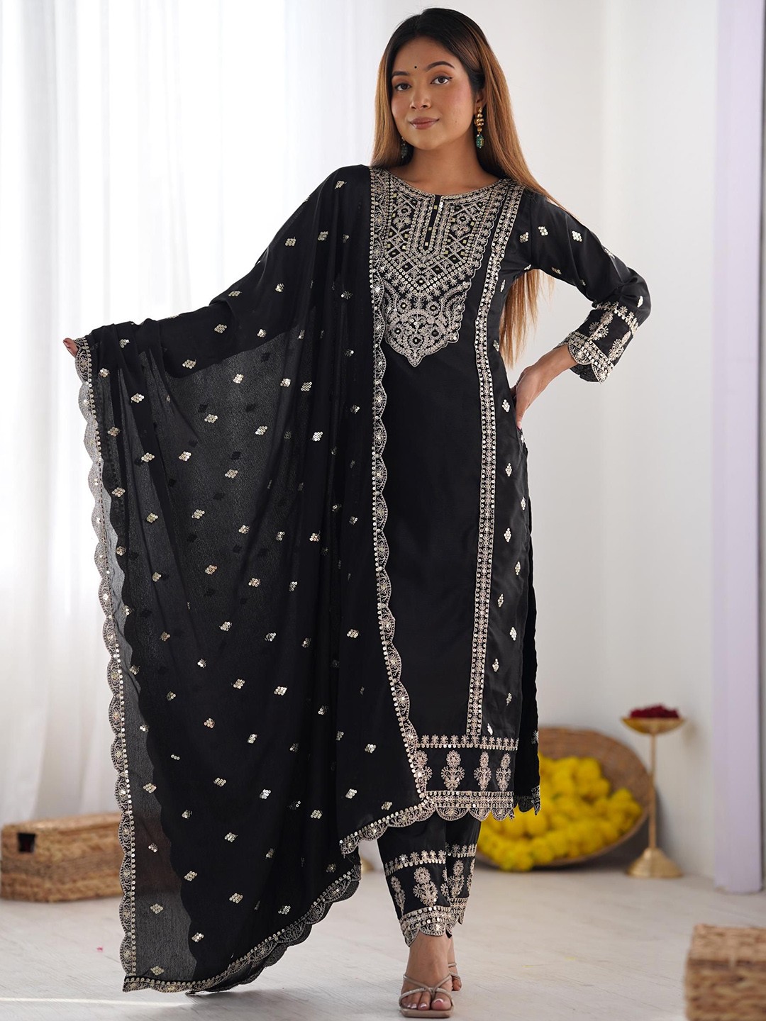 

HARI FASHION Women Floral Embroidered Regular Kurta with Trousers & With Dupatta, Black