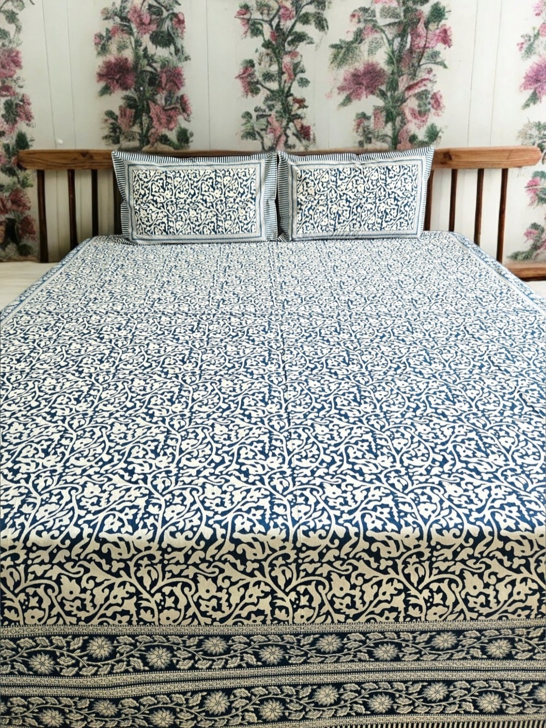 

Feels Like Home Blue & White Floral 180 TC King Bedsheet with 2 Pillow Covers