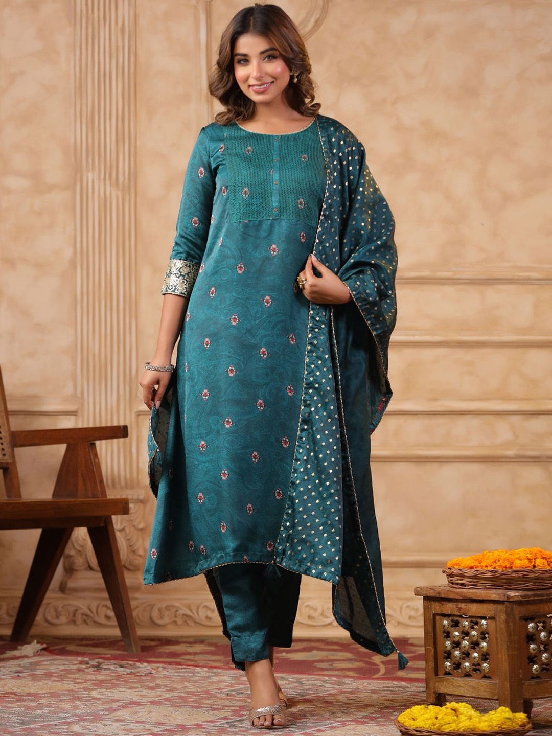 

Span Women Floral Printed Regular Kurta with Trousers & With Dupatta, Green