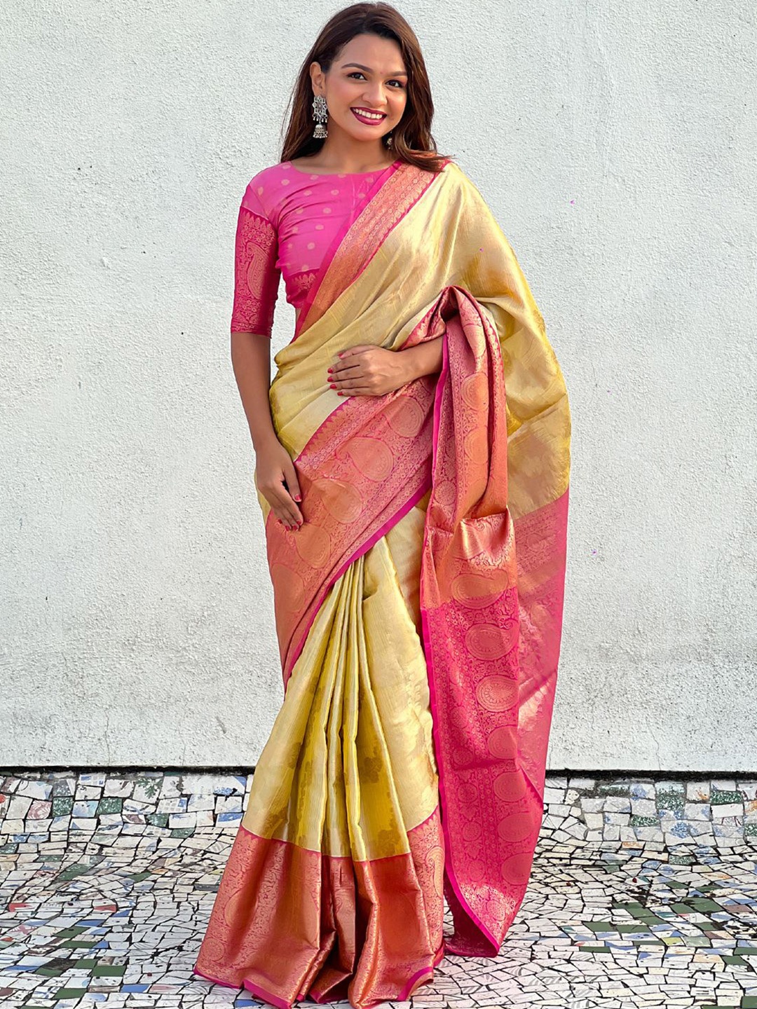 

Panzora Ethnic Motifs Zari Tissue Saree, Yellow