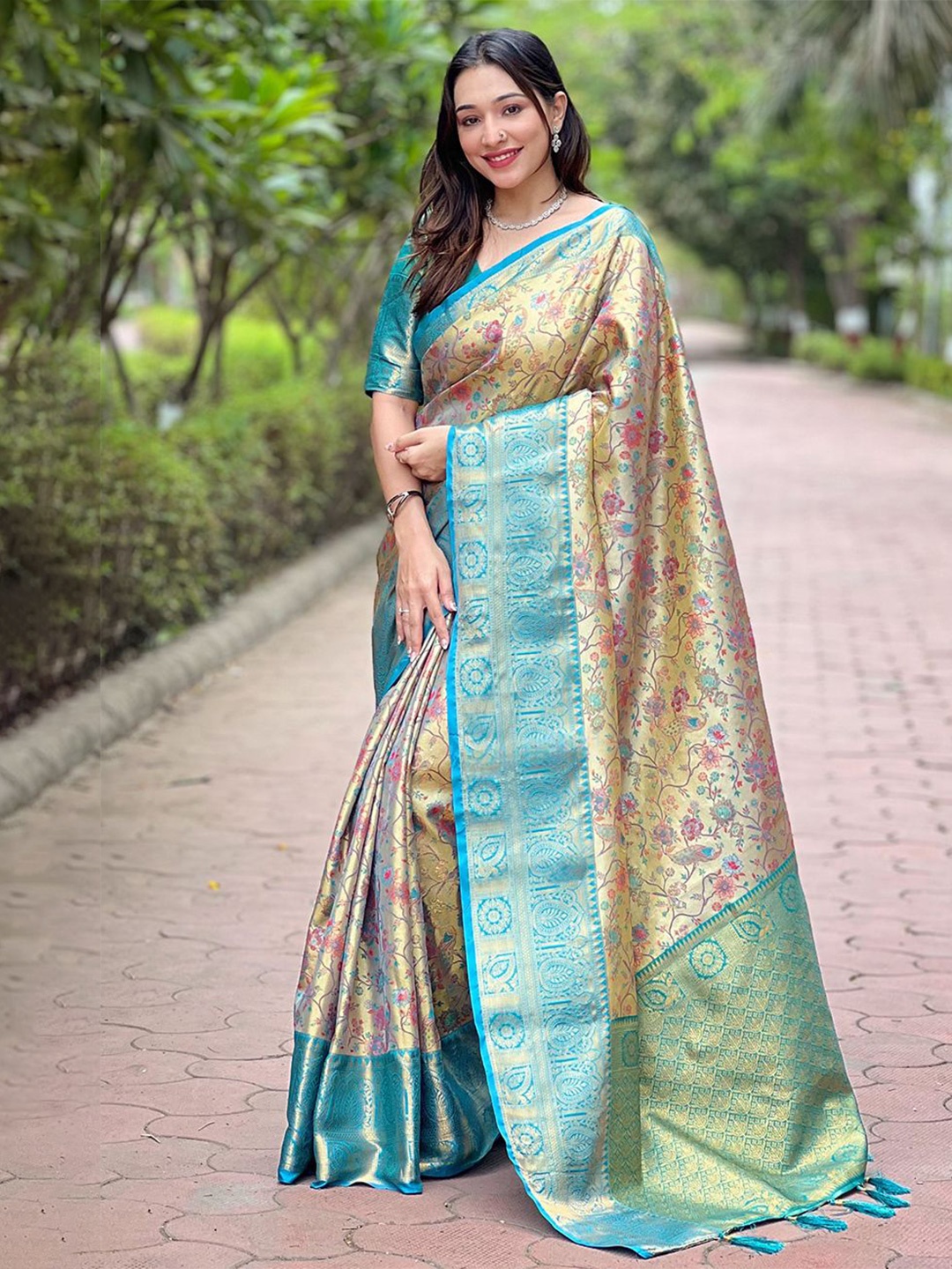 

DEVATITHI Woven Design Zari Silk Blend Dharmavaram Saree, Lime green