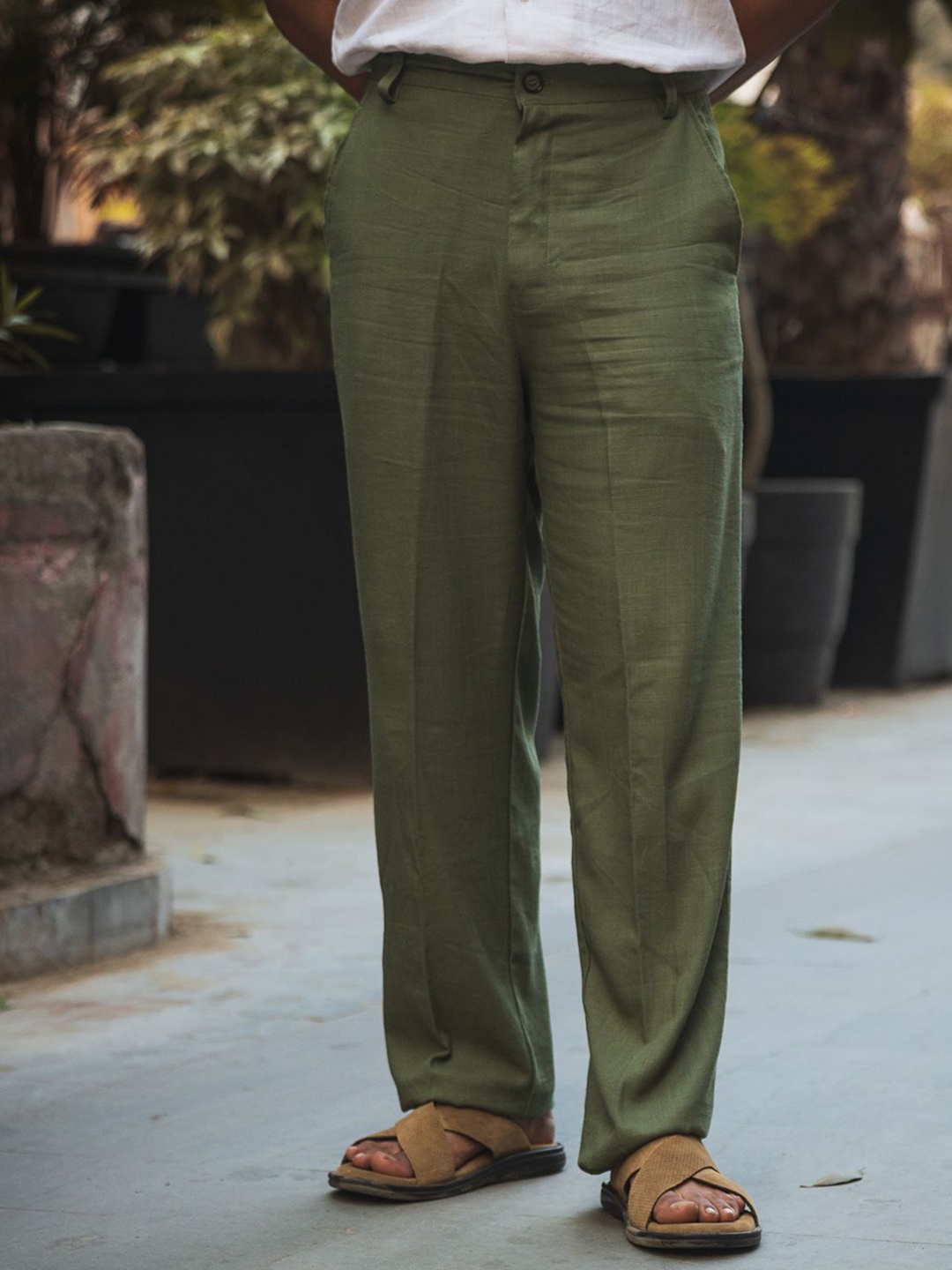 

JAVINISHKA Men Relaxed Straight Leg Straight Fit High-Rise Easy Wash Pleated Trousers, Olive