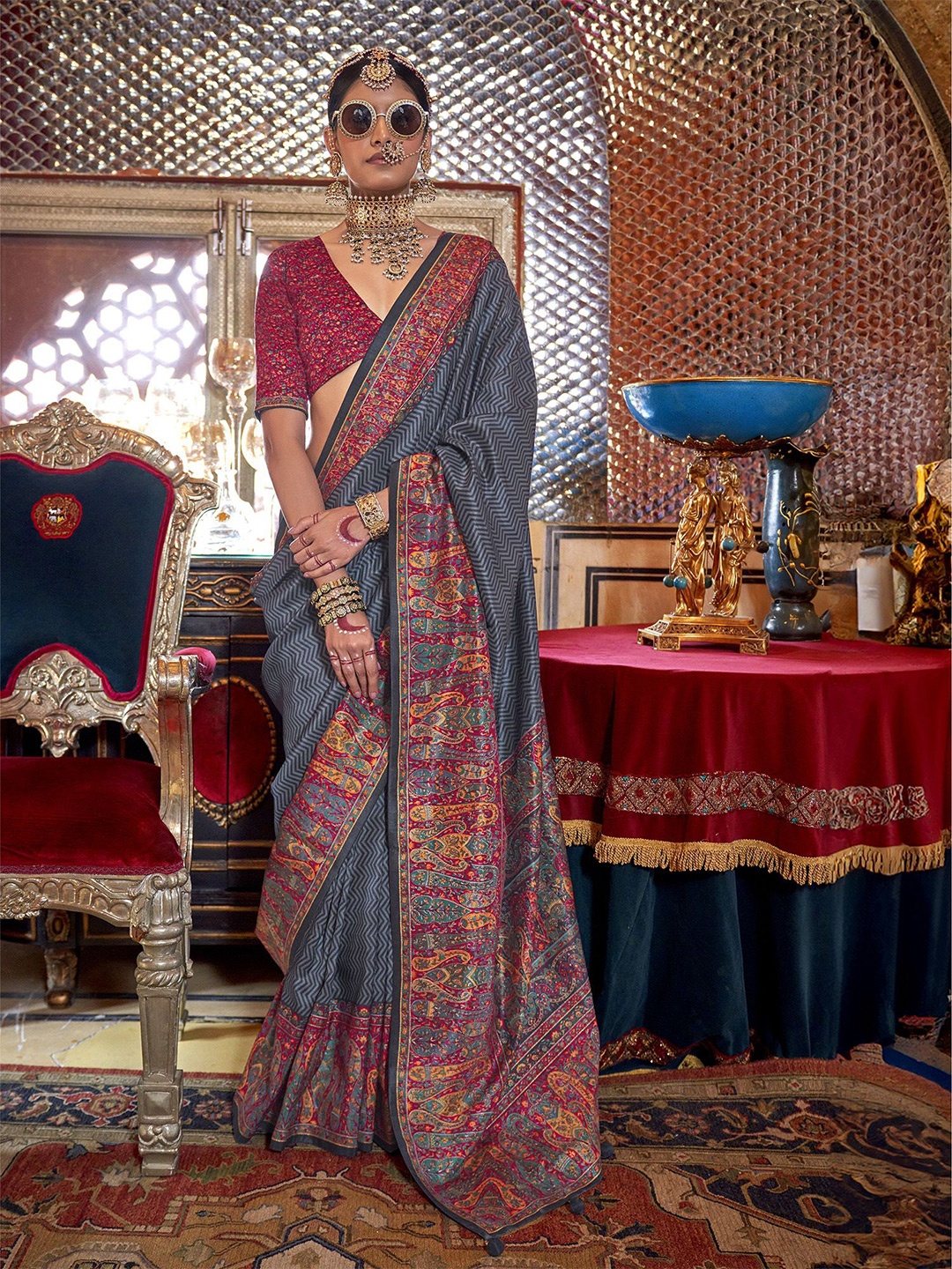 

elora Striped Silk Blend Saree, Navy blue