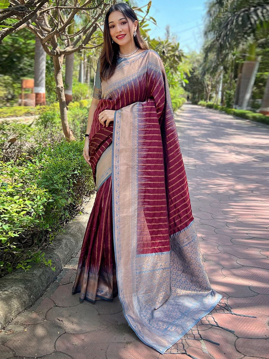 

DEVATITHI Woven Design Zari Silk Blend Banarasi Saree, Brown