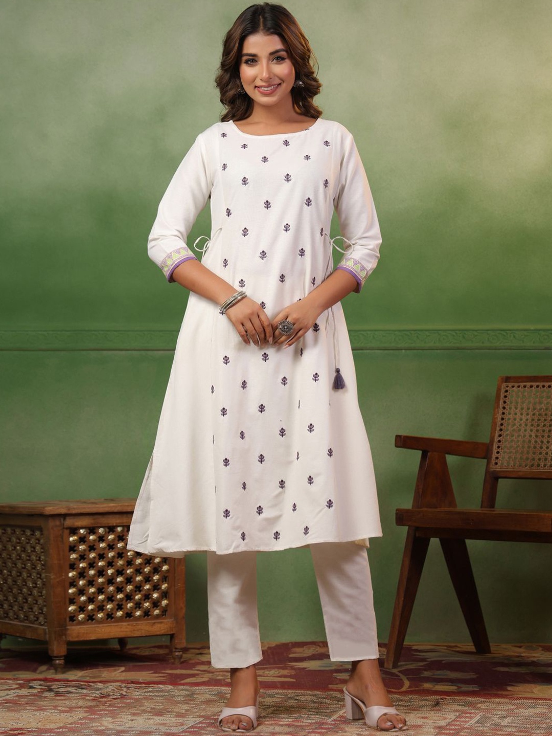 

Span Women Embroidered Regular Thread Work Kurta with Trousers, White