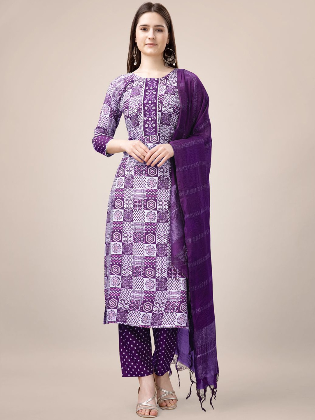 

Riddhi Textile Hub Women Ethnic Motifs Embroidered Regular Thread Work Kurta with Trousers & With Dupatta, Purple