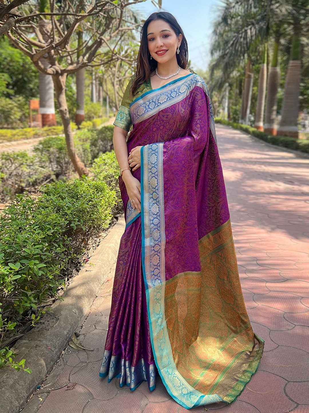 

DEVATITHI Woven Design Zari Silk Blend Banarasi Saree, Purple
