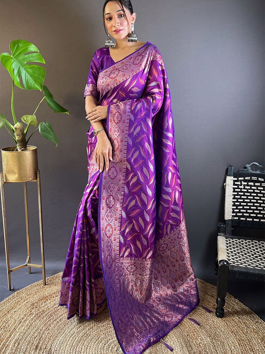 

DEVATITHI Bandhani Zari Silk Blend Banarasi Saree, Purple