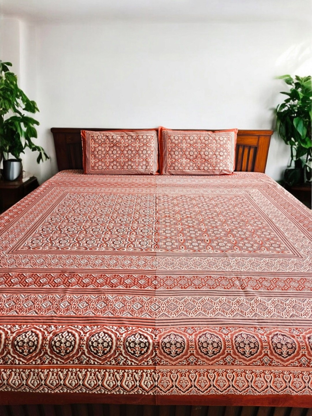

Feels Like Home Orange & White Geometric 160 TC King Bedsheet with 2 Pillow Covers