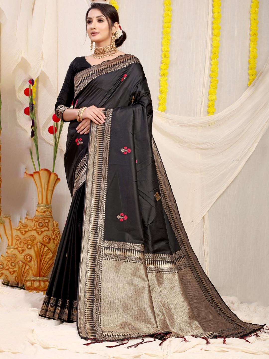 

Royal Rajgharana Saree Floral Zari Pure Silk Banarasi Sarees, Black