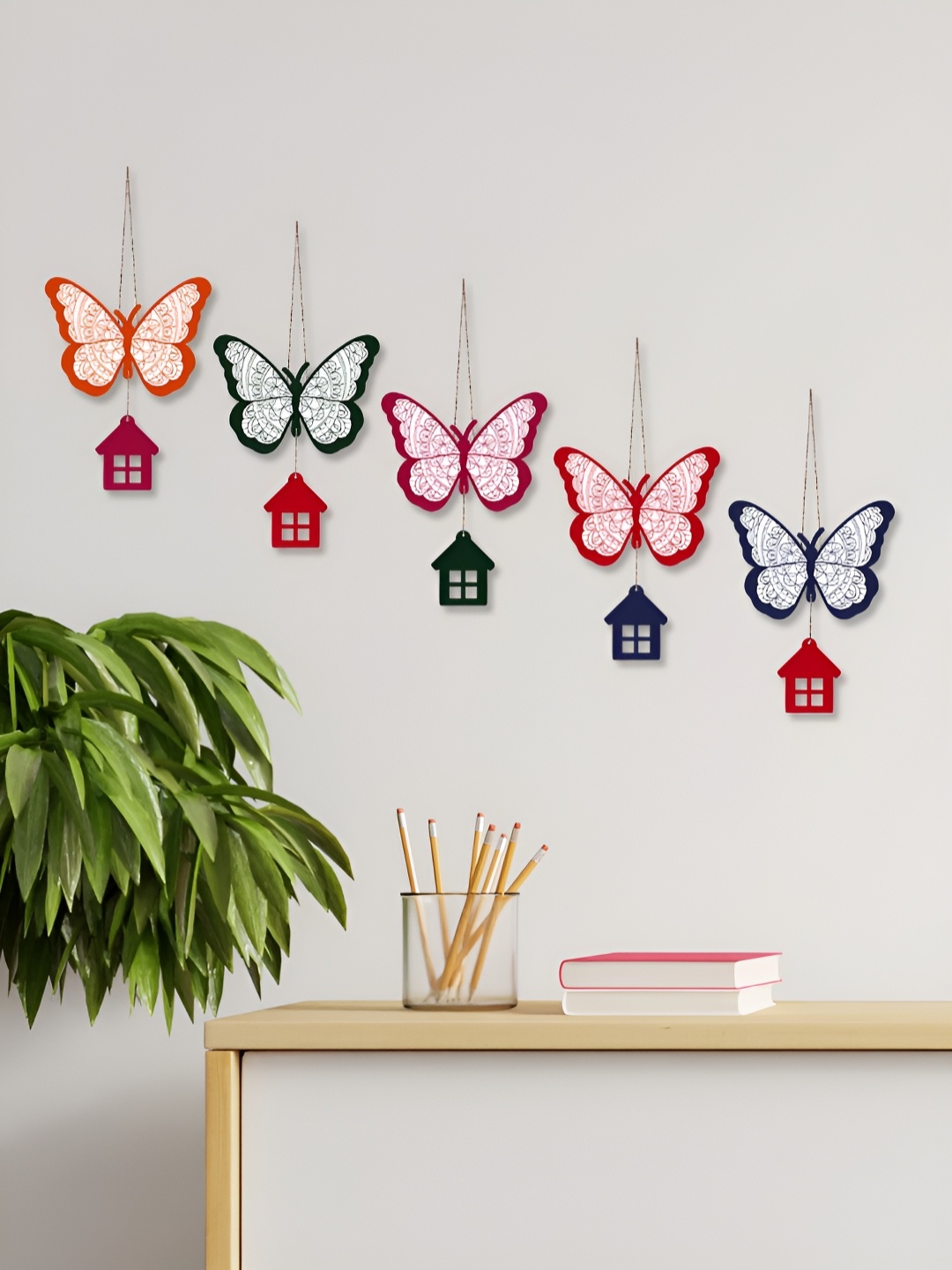 

ArtVibes 5Pcs Blue & Red Printed Wooden Wall Decor Hangings