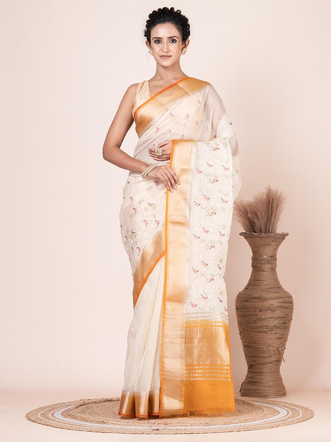 

VIBHAVARI Floral Organza Saree, Off white