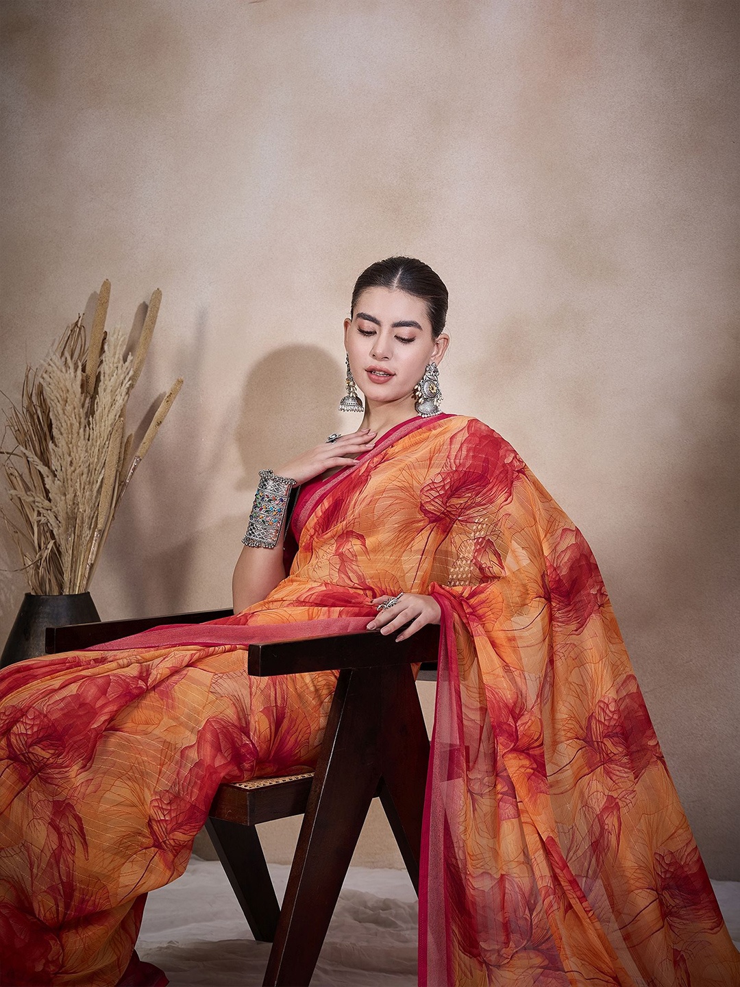 

Sangria Printed Saree With Blouse Piece, Orange