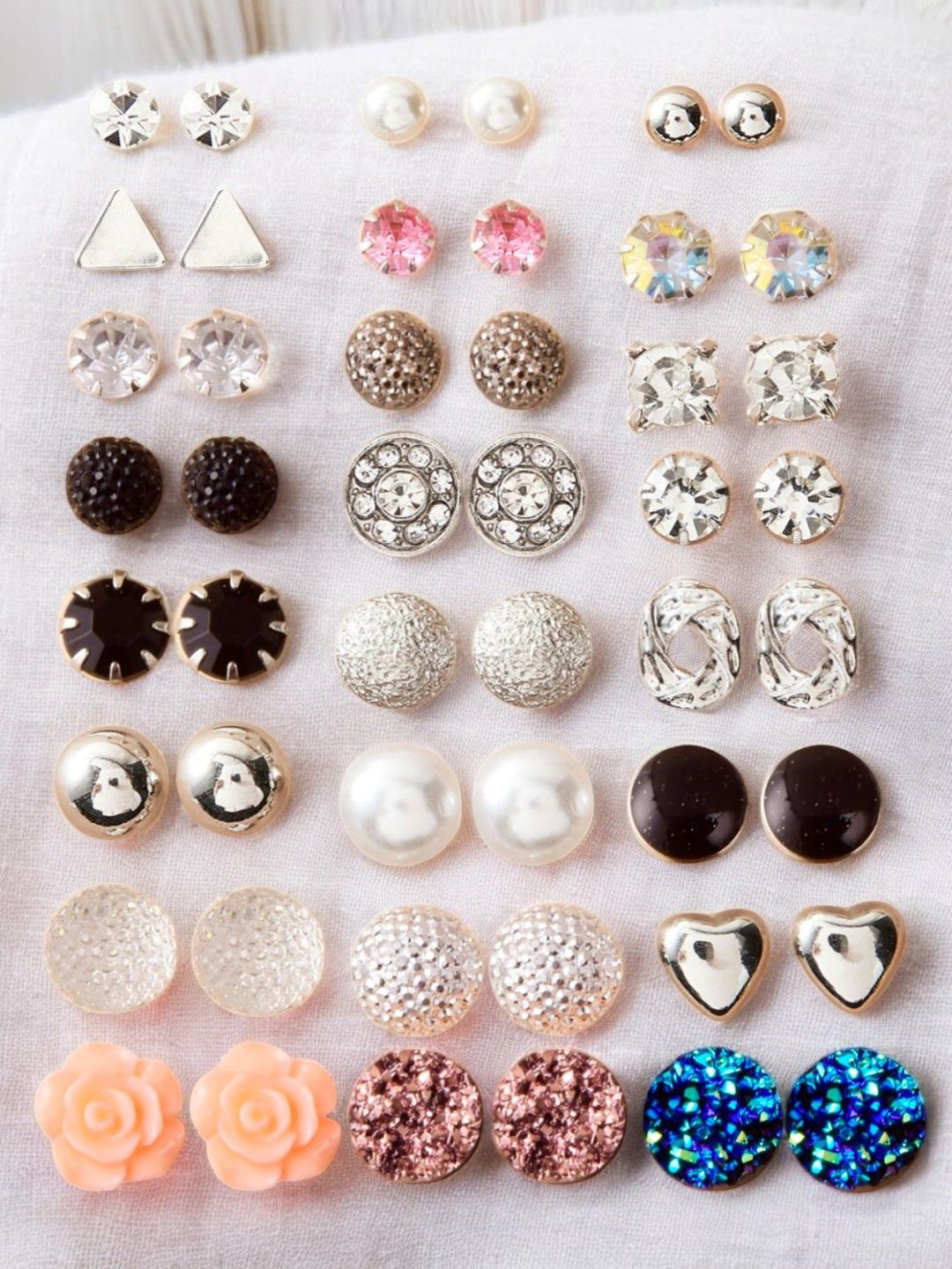 

DressBerry Set of 24 White Crystal & Pearls Studs