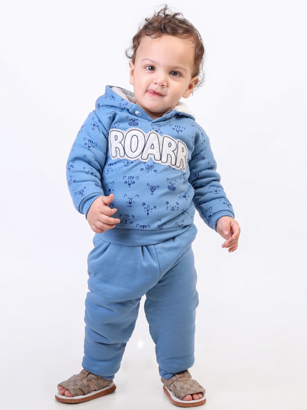 

MAMA AND PEACHES Kids Printed Sweatshirt with Trousers, Blue