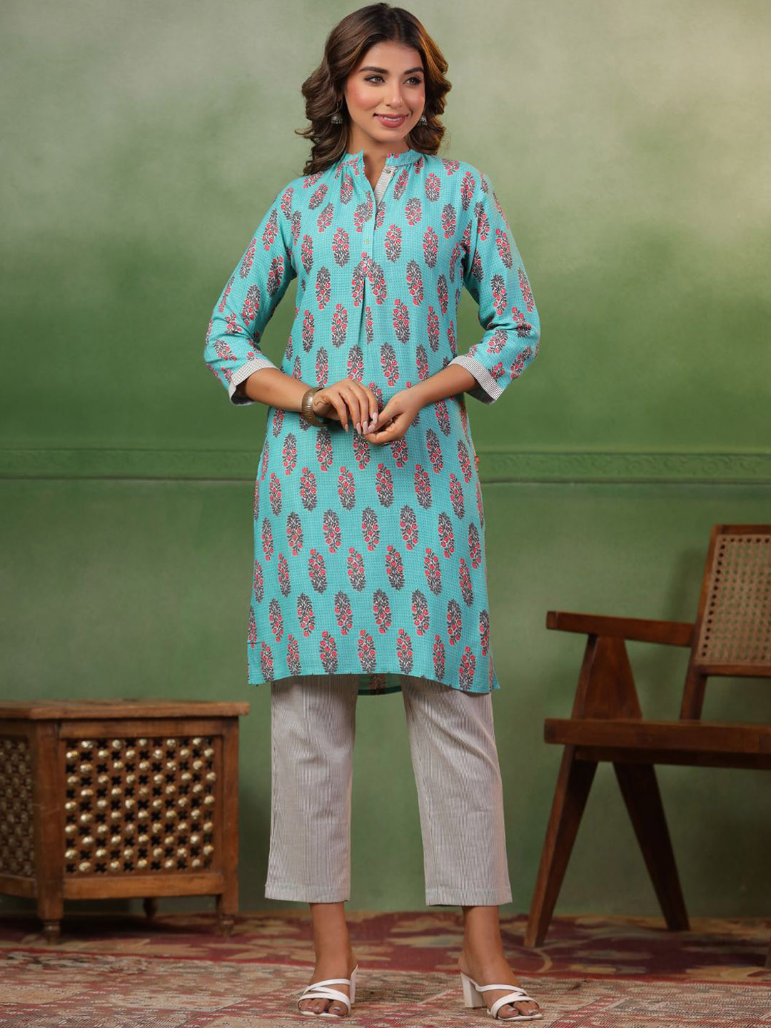 

Span Women Floral Printed Regular Kurta with Trousers, Green