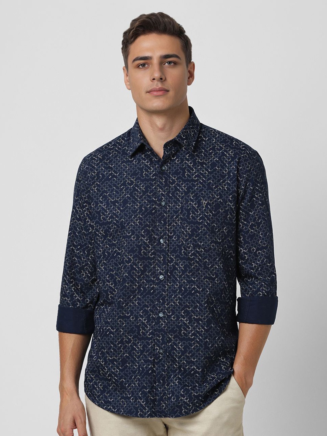 

Van Heusen Sport Men Slim Fit Opaque Printed Casual Shirt, Navy blue