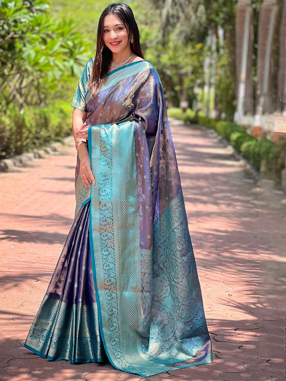 

DEVATITHI Woven Design Zari Silk Blend Kanjeevaram Saree, Blue