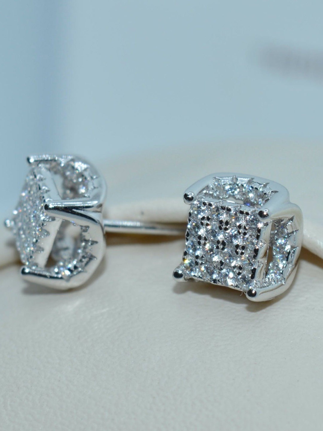 

Luxevogue Contemporary Studs Earrings, White