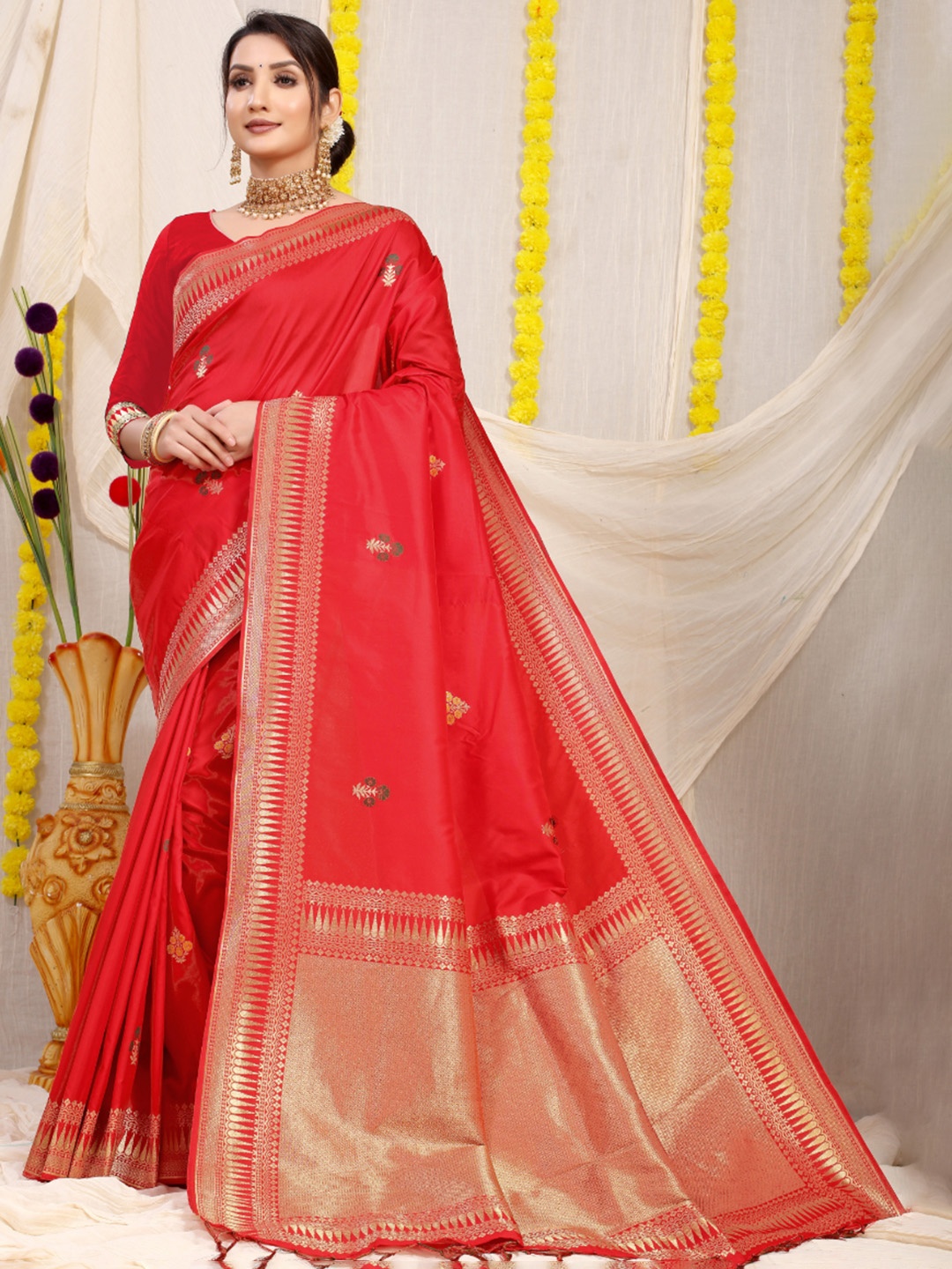 

Royal Rajgharana Saree Woven Design Zari Pure Silk Banarasi Sarees, Red